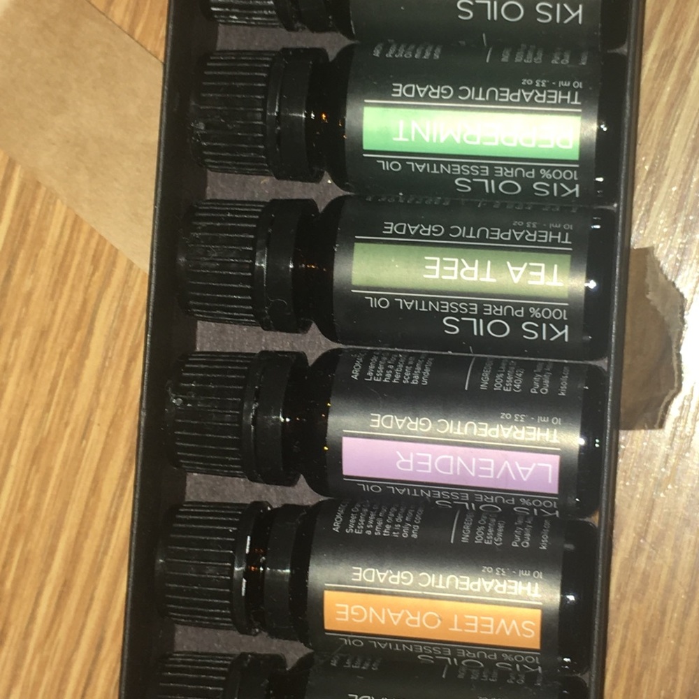 Full box of Kis essential oils - Picture 3 of 4